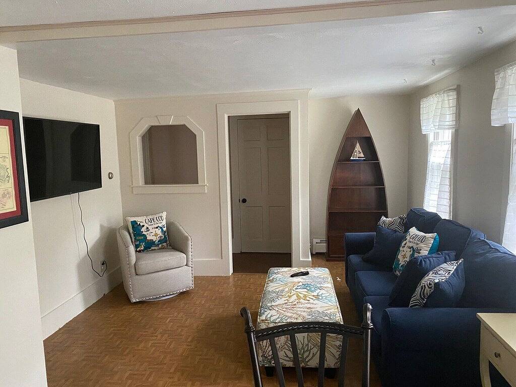 West Harwich- Cozy Cape House walking distance to Dennis Port & Bell's Neck path in West Harwich, Harwich