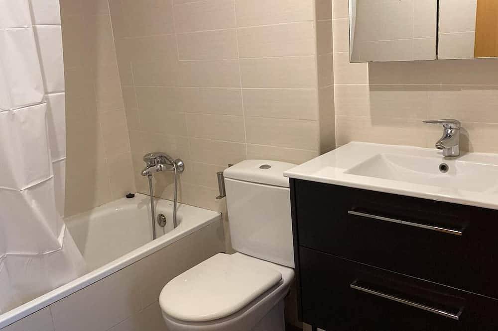 Entire apartment, Piso para 4 personas para estancia de trabajo a 30 minutos de Barcelona. in Premià de Mar, Costa del Maresme