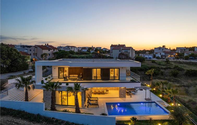 Location de vacances pour 8 personnes, avec Terrasse à Nin