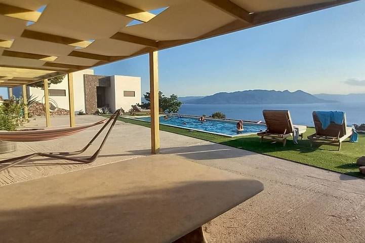 Villa for 12 people, with garden, with pets in Aegina