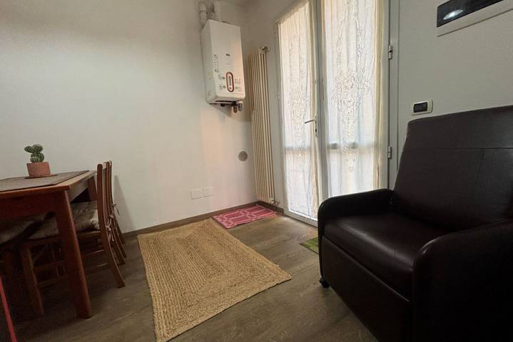 Appartamento intero, Cn021 - Cesenatico, bilocale con corte in posizione centrale in Cesenatico, Provincia di Forlì-Cesena