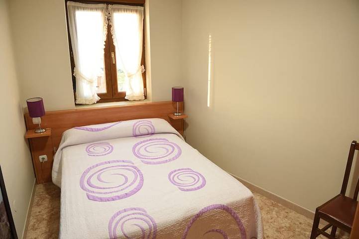 Apartamento entero, Apartamento Rural frente a la playa con piscina a 200m y pista de padel. in Mogro, Miengo