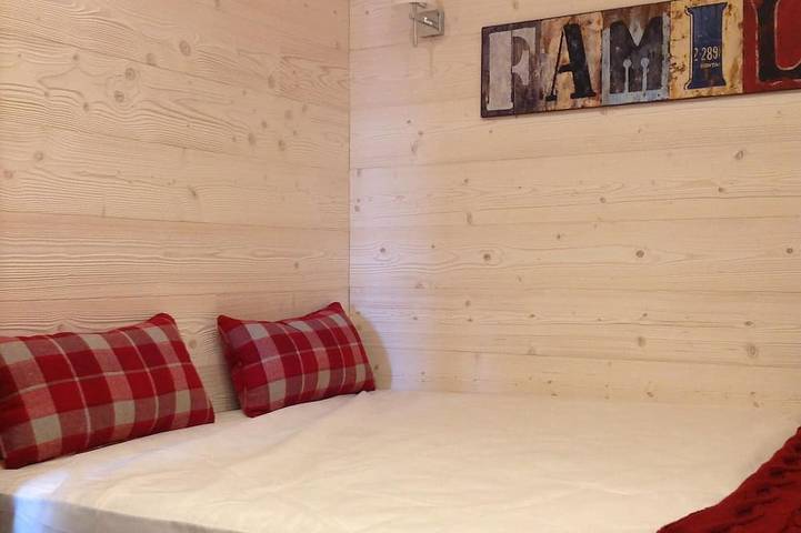 Entire apartment, Beautiful ground floor ski in /out apartment. 2 mins from lift in Station de Morillon, Grand Massif
