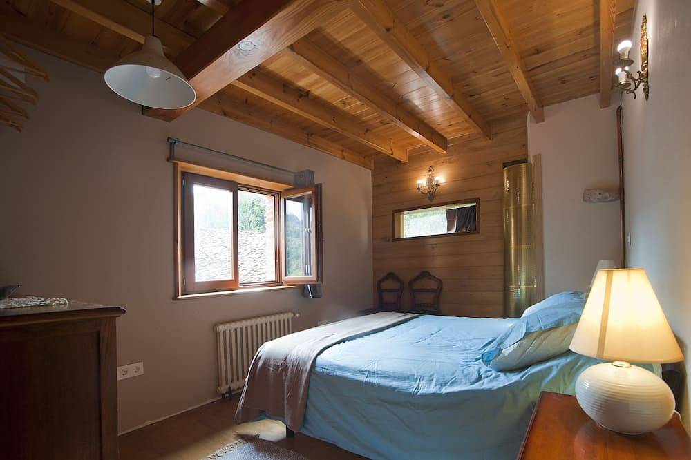 Melendreros House.  Country house, large, well equipped and with beautiful views. in Melendreros, Bimenes