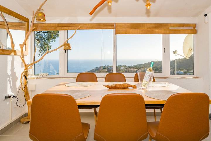 Villa Vista Lux  Private Urbanization With Pool And A C in Tossa de Mar, Costa Brava