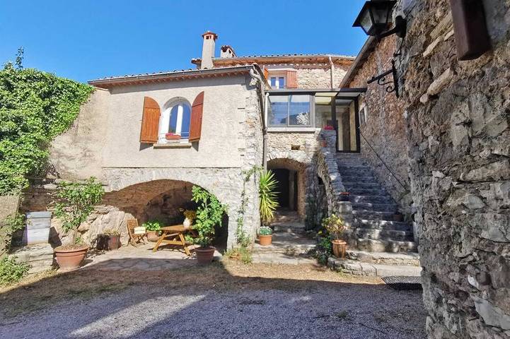Location de vacances pour 5 personnes, avec piscine à Causse-de-la-Selle