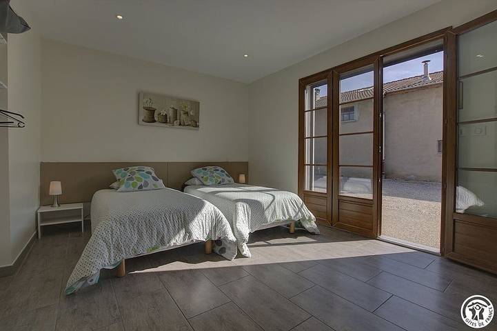 Location de vacances pour 6 personnes, avec jardin et balcon à Pérouges - 4