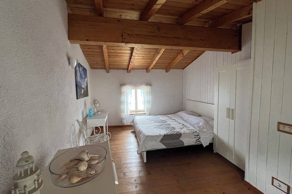 Romantisches Rustico mit traumhaftem Seeblick in sehr ruhiger Lage in Brenzone, Gardasee-Berge