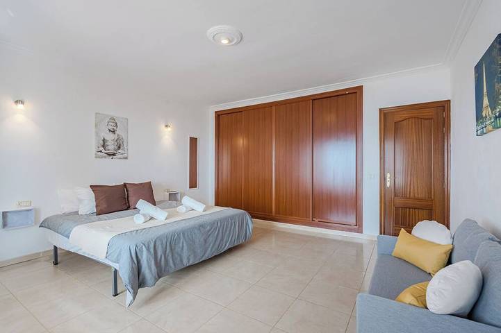 Gîte pour 15 personnes, avec jardin dans Los Menores - 4