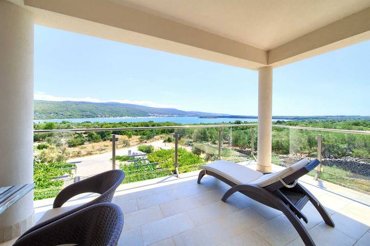 Ferienwohnung für 4 Personen, mit Balkon/Terrasse und Terrasse sowie Pool in Kornic