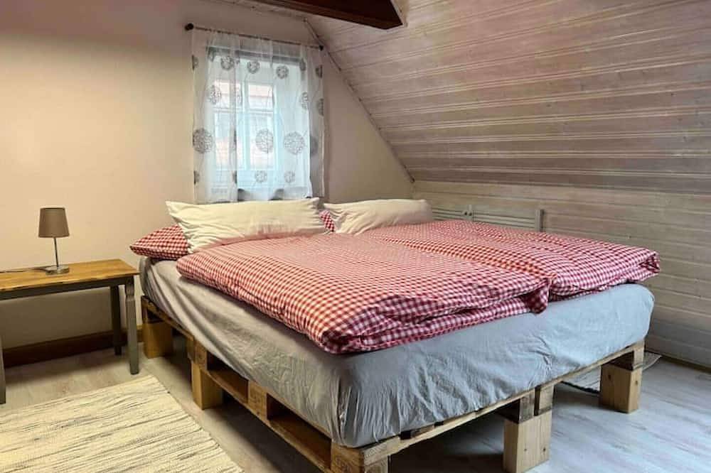 Ganze Wohnung, Maisonette-Fewo Fritz mit Außen-Whirlpool und  Infrarotsauna in Großschönau, Zittauer Gebirge