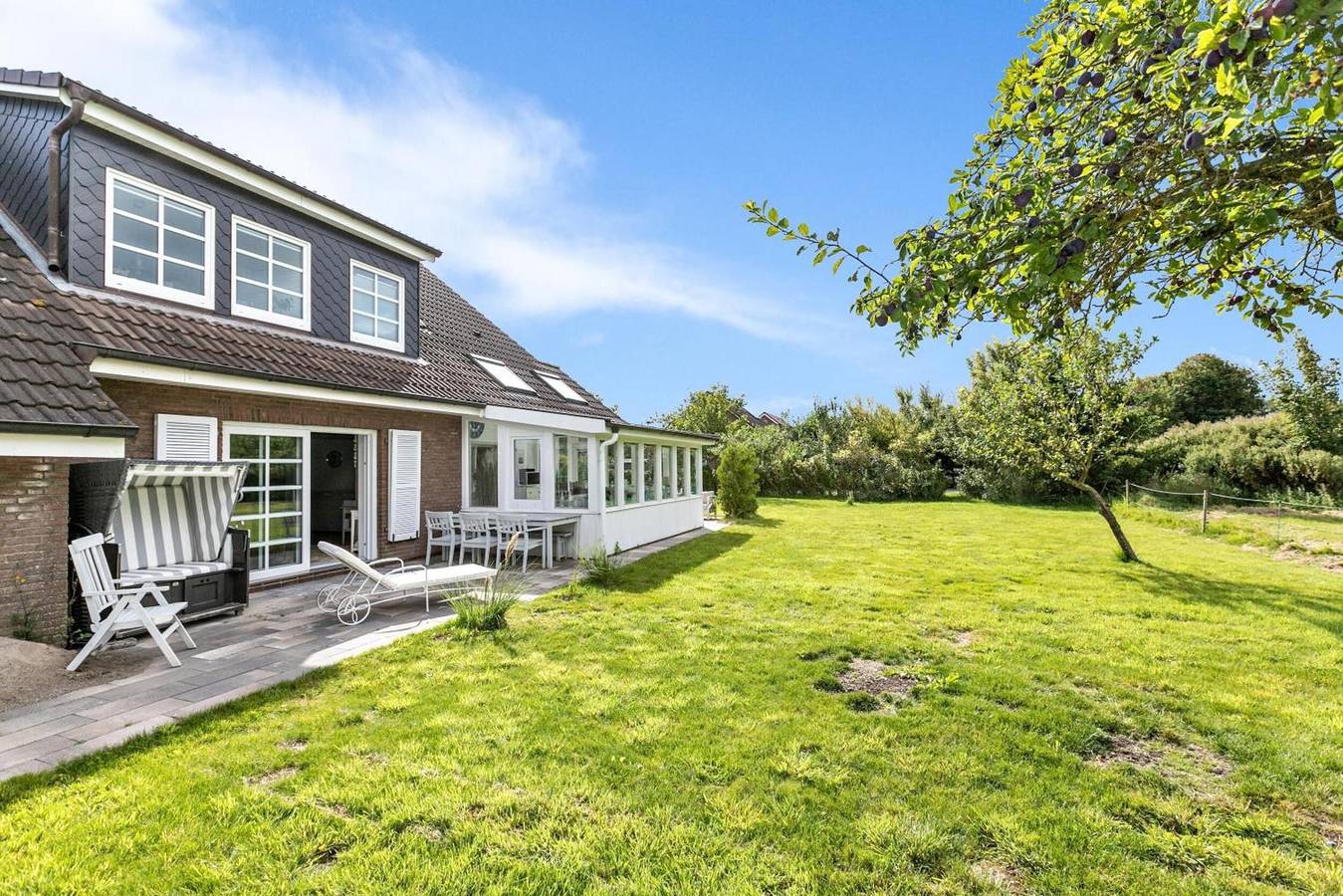 Ganze Wohnung, "Ferienwohnung Ebbe" mit privater Terrasse, Gemeinschaftsgarten und Wi-Fi in Rodenäs, Nordfriesland