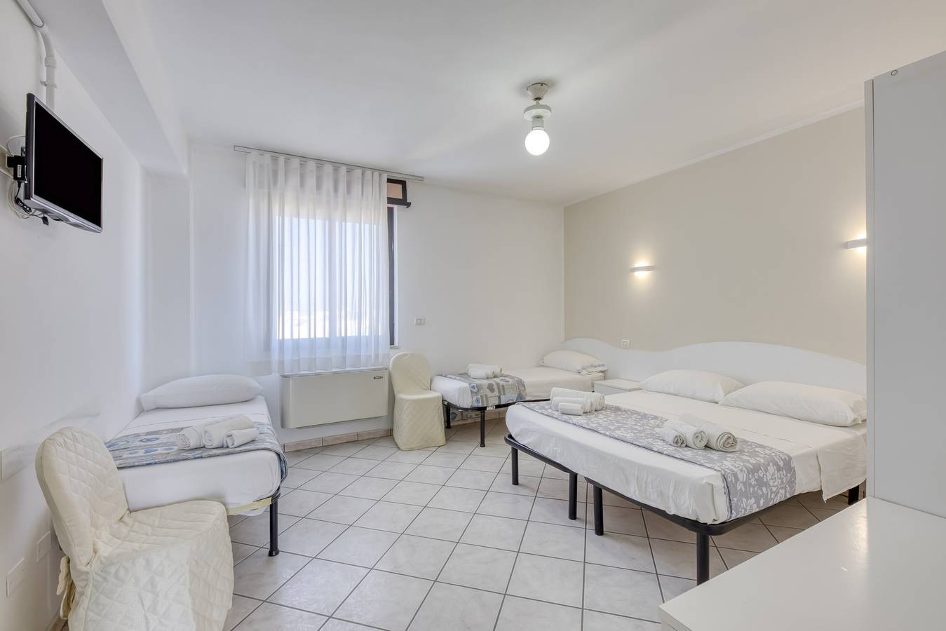 Apartamento entero, Posada 'Quadrupla 1' con Wi-Fi y aire acondicionado in Hotel Poseidone, Ugento