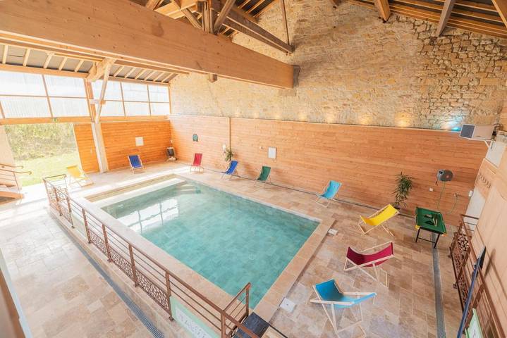 Location de vacances pour 20 personnes, avec piscine ainsi que jardin et vue à Grandpré (Ardennes)