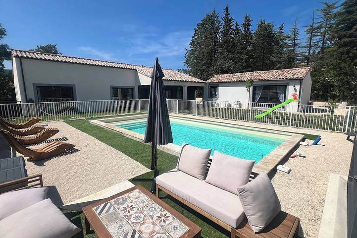 Maison de vacances pour 12 personnes, avec jardin et terrasse, animaux acceptés