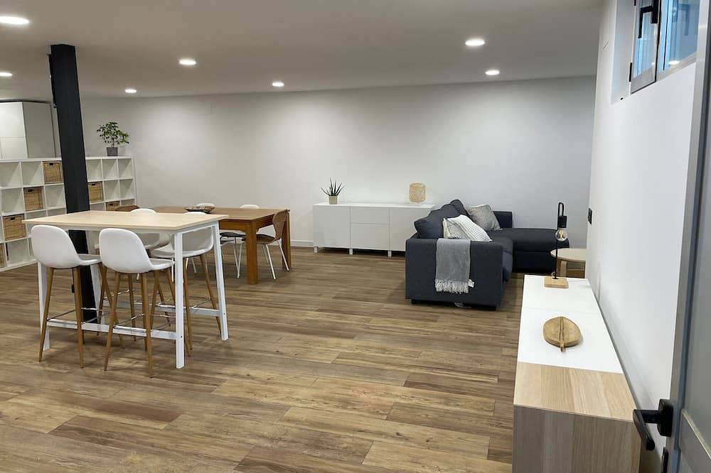 Apartamento entero, Loft in Torrelodones, 25km. from Madrid Centre. Public transport at 5min walk. in Galapagar, Provincia de Madrid