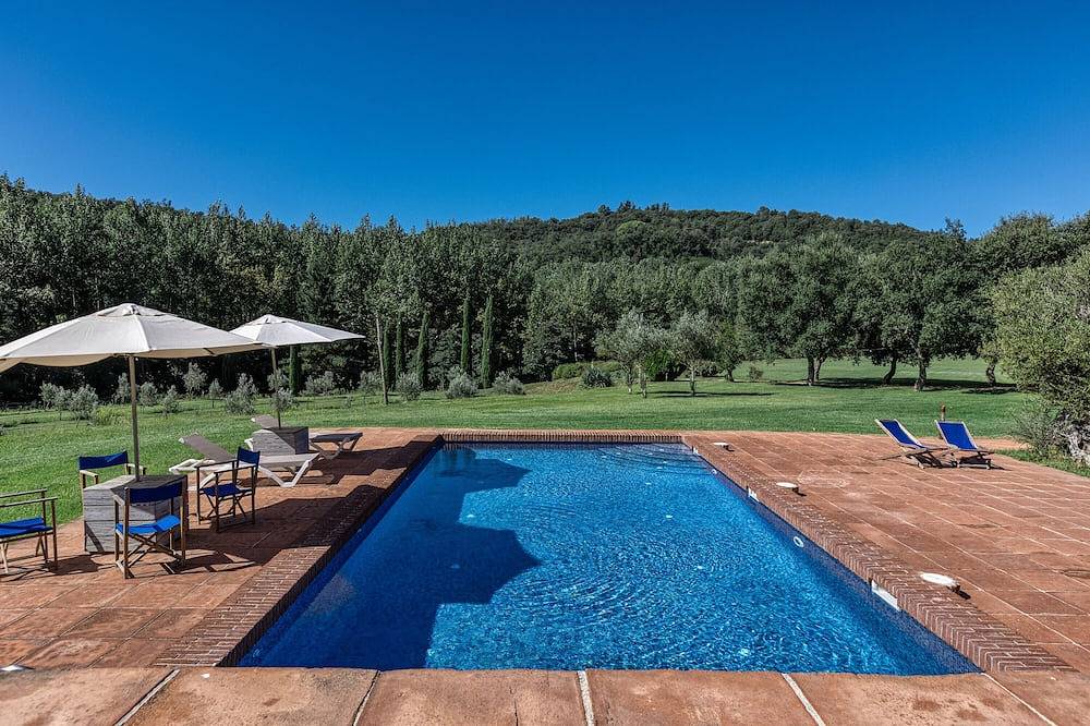 Villa 'Romana Restaurada Entre' con vistas a la montaña, piscina privada y Wi-Fi in Arbucias, Provincia de Gerona