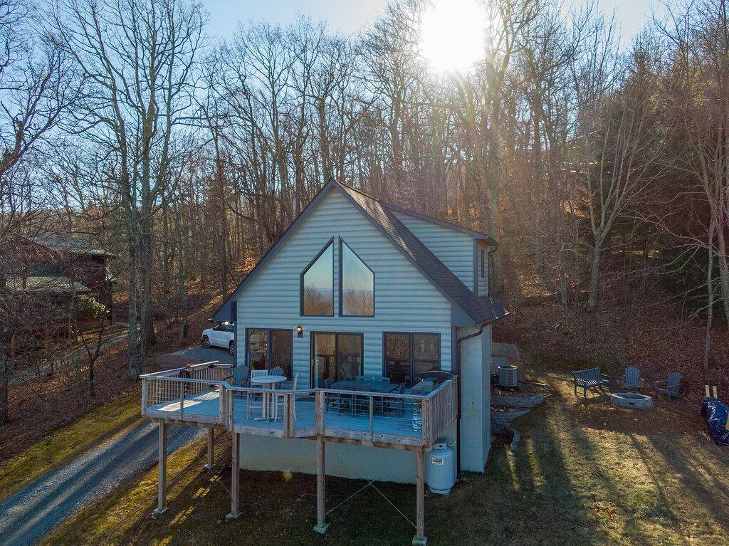 Owens Perch - pet friendly, big views near downtown Boone in Blue Ridge Parkway, Watauga County