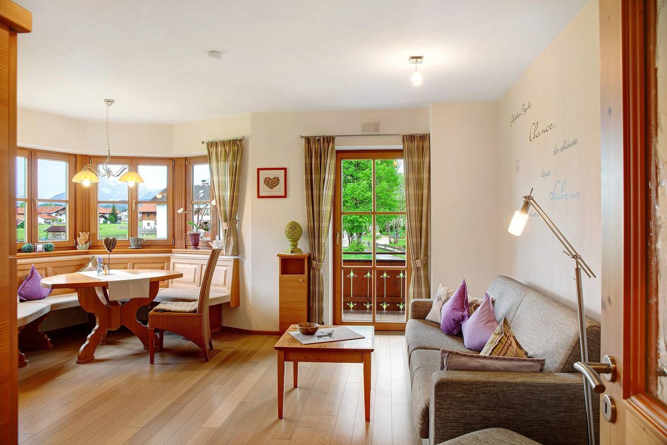 Ganze Wohnung, Ferienwohnung 'Landhaus Bergkulisse' mit Bergblick, Gemeinschaftsterrasse und Wlan in Wallgau, Walchensee