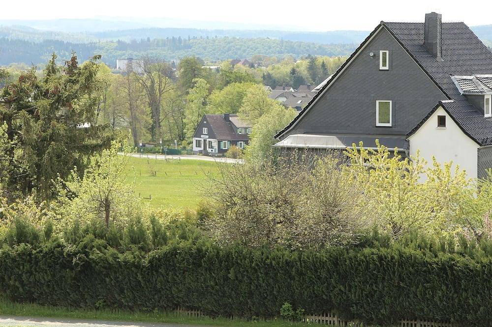Ferienhaus bis 18 Pers. mit Außenpool direkt am Aventura Kletterberg in Medebach, Hochsauerlandkreis