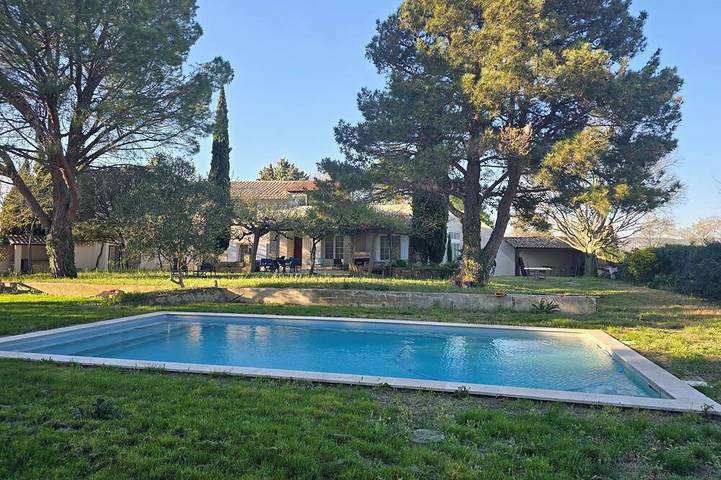 Location de vacances pour 10 personnes, avec Balcon et Jardin à Travaillan