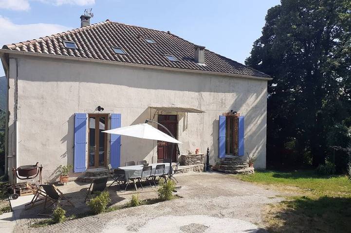 Location de vacances pour 9 personnes, avec Terrasse et Jardin à Saint-Julien (Hérault)