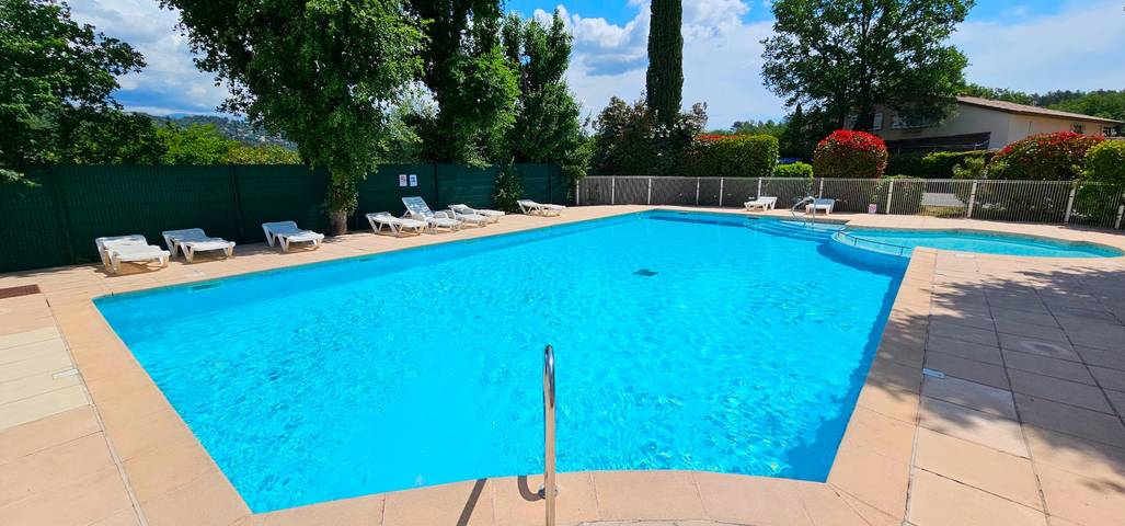 Chalet para 4 personas, con jardín y piscina además de terraza y piscina para niños - 1