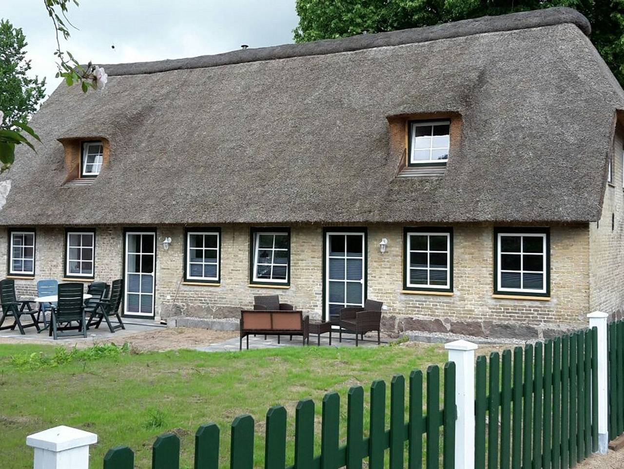 Ganze Ferienwohnung, Horn: Urlaub im Reetdachhaus in Schleswig-Holstein - Wohnung 1 in Silberstedt, Eider-Treene-Sorge