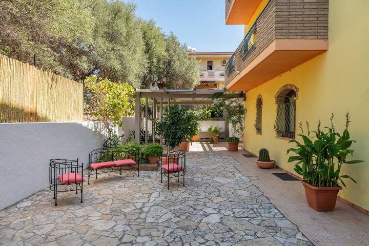 Appartamento intero, Appartamento di vacanza "Sapposentu de Dinu" con Wi-Fi, terrazza e giardino in Sant'Anna Arresi, Sulcis Iglesiente