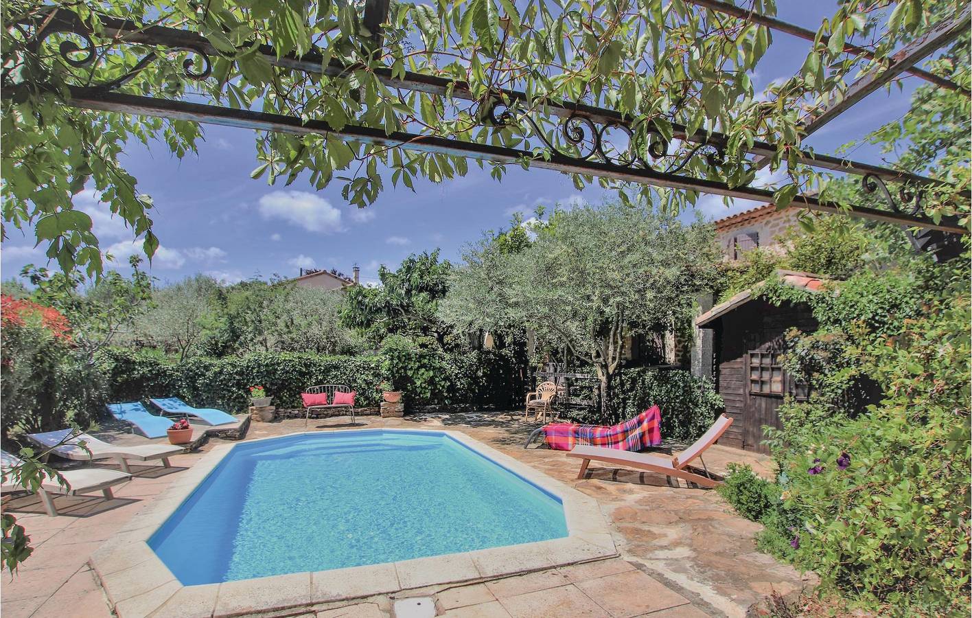 Poolside Apartment Near Vinezac in Vinezac, Parc naturel régional des Monts d'Ardèche