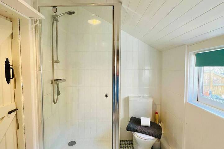 Mersea Anchorage Cottage | Estuary Views in Mersea Island, Colchester
