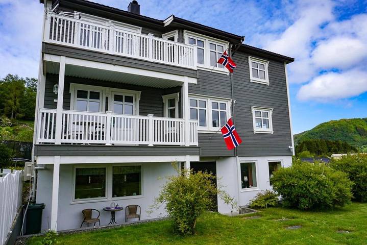 Ferienwohnung für 7 Personen, mit Terrasse und Garten in Eide