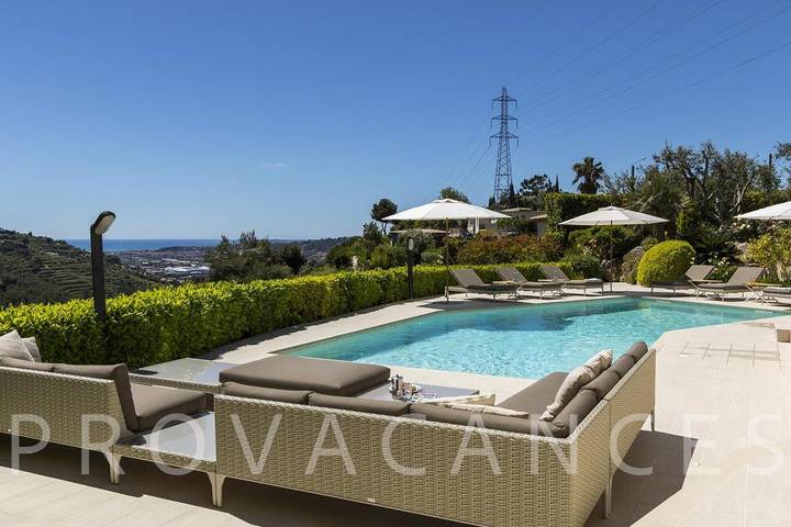 Villa für 12 Personen, mit Balkon/Terrasse und Garten sowie Pool