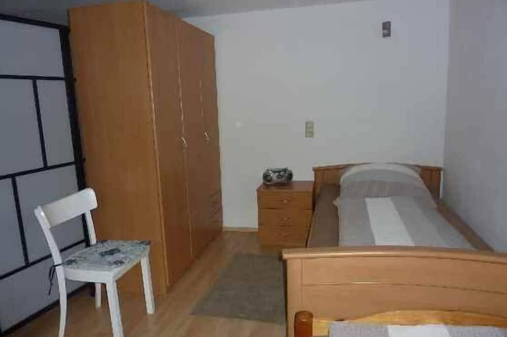 Ganze Wohnung, Helle Ferienwohnung (40 qm) für maximal zwei Personen in Deiningen, Bayerisch Schwaben