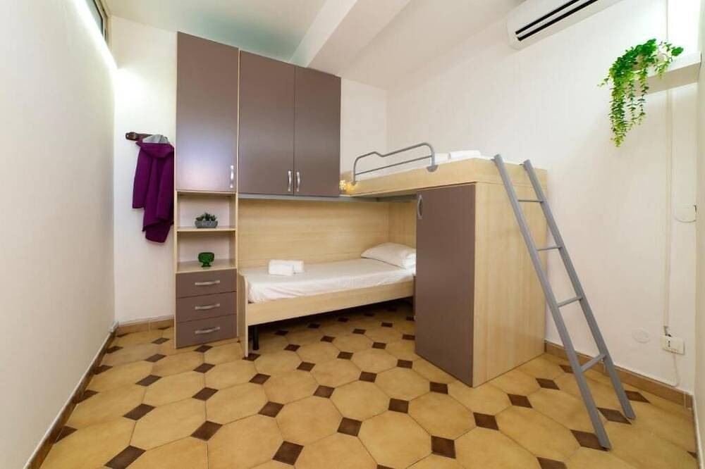 Entire apartment, House facing the sea in San Saba in Messina, Messina Province