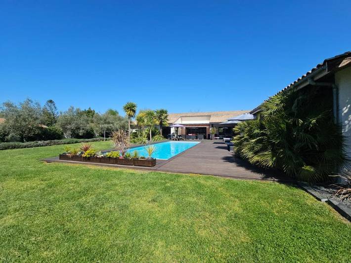 Location de vacances pour 12 personnes, avec jardin ainsi que piscine et jacuzzi à Peujard - 3