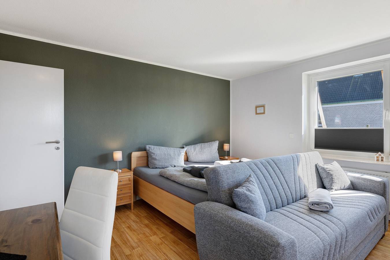 Ganzes Studio, Apartment Ferienwohnung Friesenkoje direkte Wasserlage am Yachthafen  und Wlan in Nordstrand (Gemeinde), Nordstrand