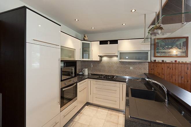 Gîte pour 8 personnes, avec terrasse à Brela - 4