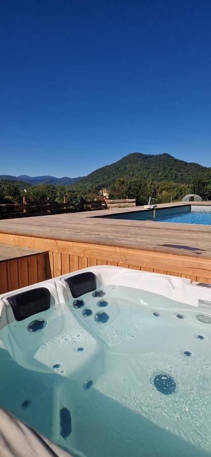 Location de vacances pour 8 personnes, avec jacuzzi ainsi que piscine et jardin à Estadens