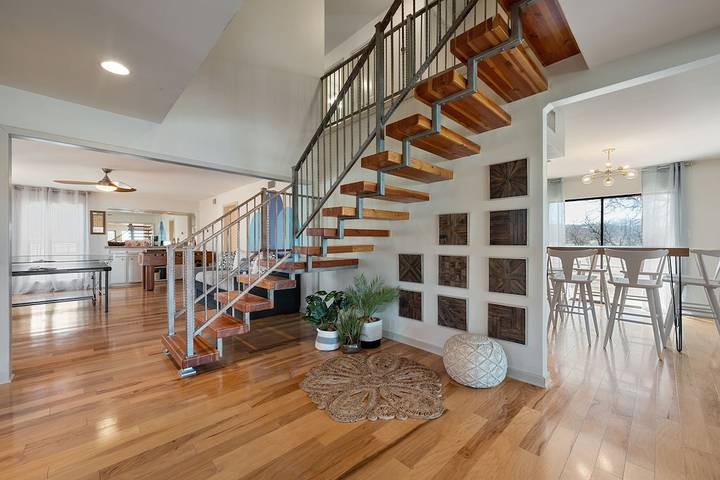 Vacation rental for 14 people, with hot tub and yard in Horseshoe Bay