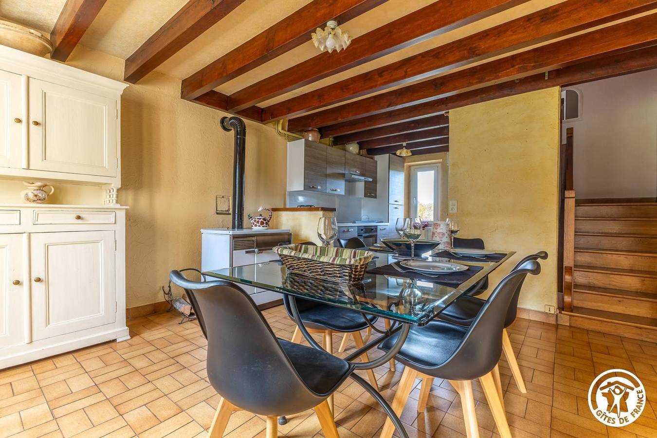 Gîte de charme avec parking et jardin in Verneugheol, Région de Clermont-Ferrand