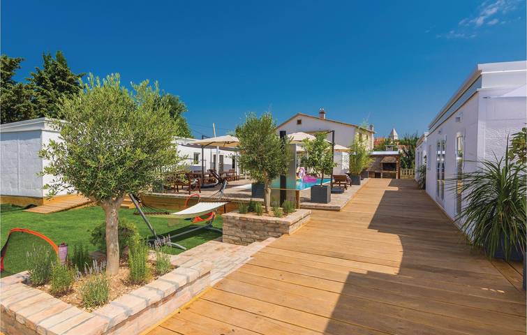 Ferienhaus für 20 Personen, mit Terrasse und Pool in Zadar (Kommun) - 2