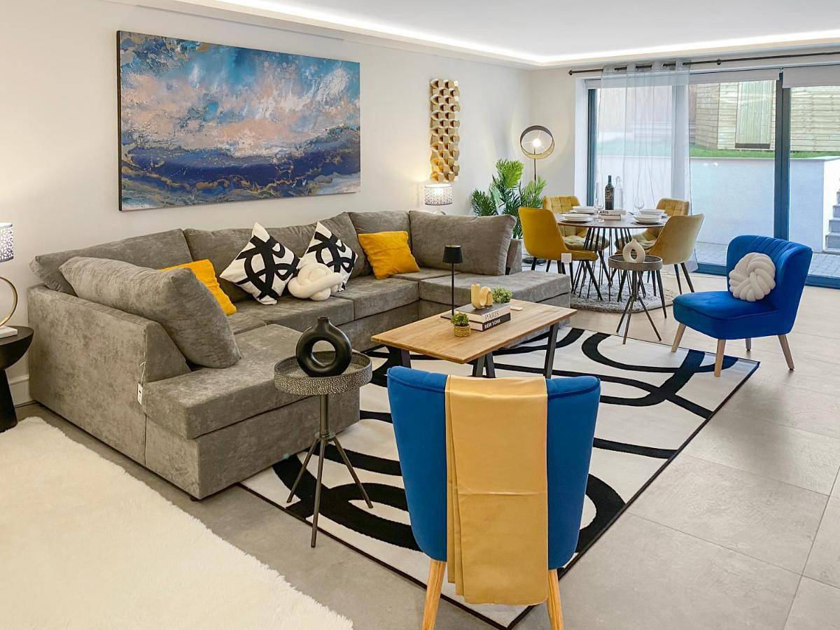 Three-Bedroom House in London, South East England