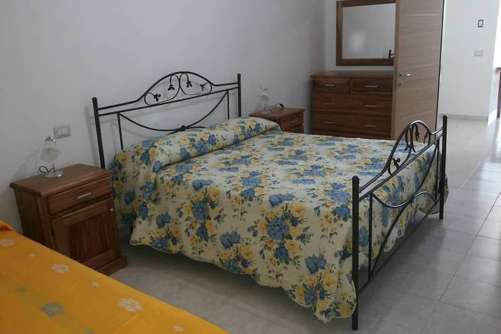 Ferienwohnung für 4 Personen, mit Terrasse und Garten in Marina di Camerota - 2