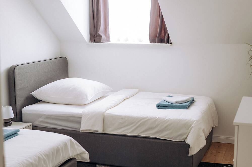 Ganze Wohnung, Moderne Maisonette-Ferienwohnung We5 mit Terrasse und kostenlosem Parkplatz in Reichenbach, Chemnitz und Umgebung