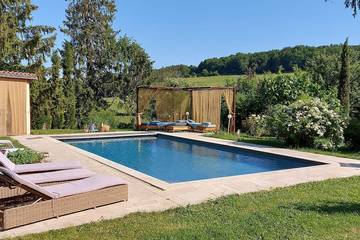 Gîte pour 5 personnes, avec jardin ainsi que terrasse et piscine dans Chardonnay (Mâcon)