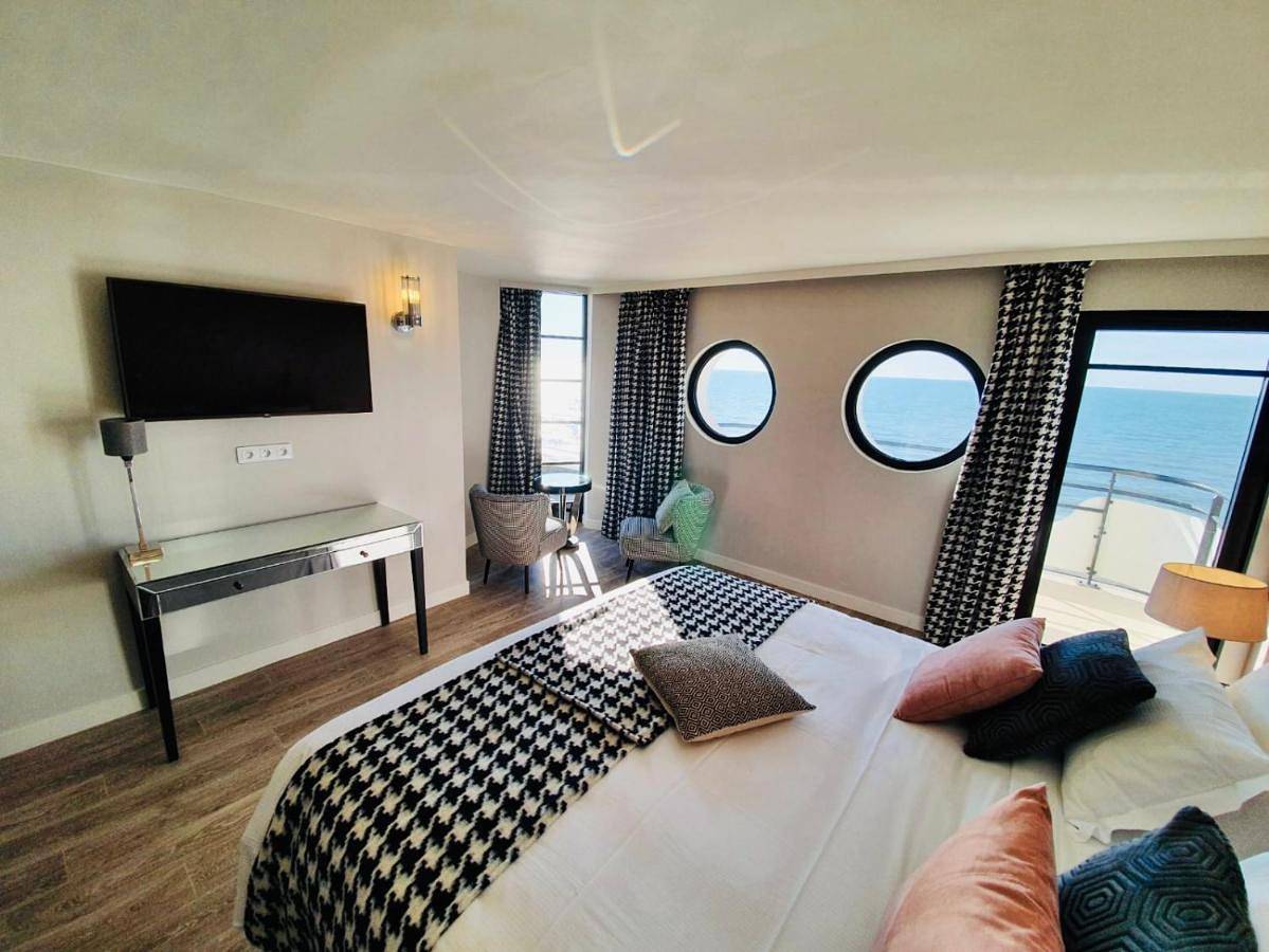Double Room with Sea View in Villerville, Région de Lisieux