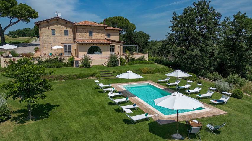 Location de vacances pour 12 personnes, avec terrasse et jardin, animaux acceptés à Buonconvento