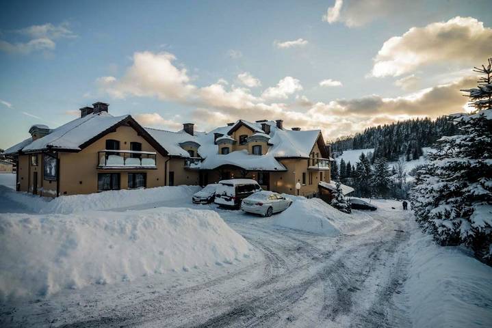 Dom gościnny dla 4 osób, z jacuzzi i basen oraz ogród i sauna w Tylicz