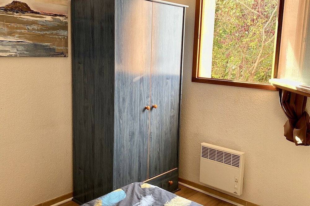 Entire apartment, T2 apartment 100 meters bright, fully furnished baths in Gréoux-les-Bains, Verdon Regional Natural Park